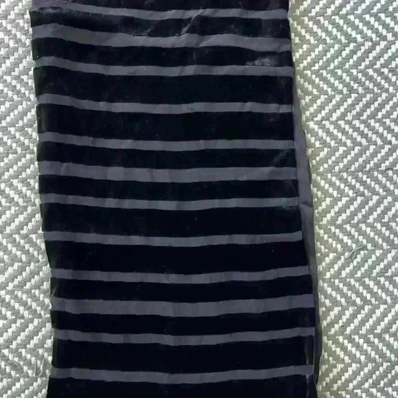 Eileen Fisher black velvet and silk infinity scarf - Picture 9 of 10